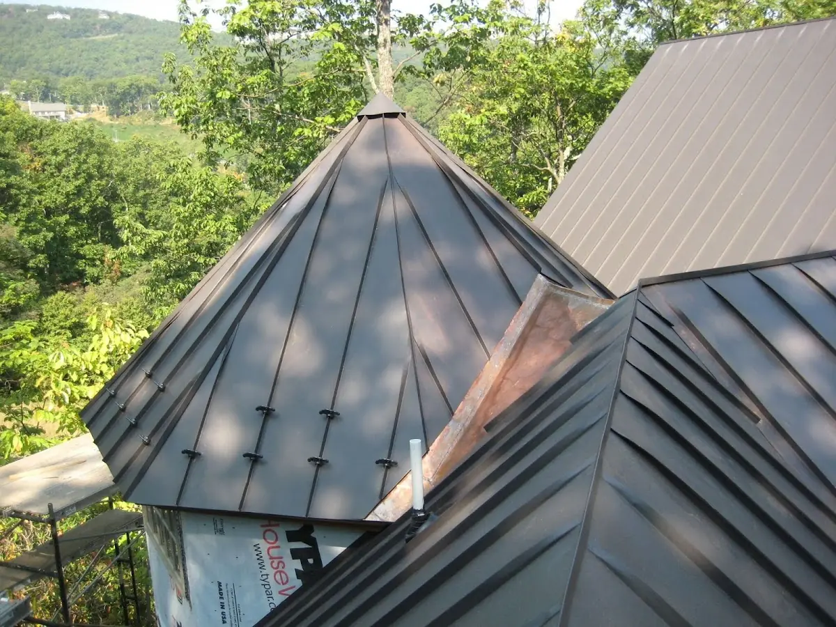 Professional Roof Tarp Installation by Craftsman Roofing in Poteau